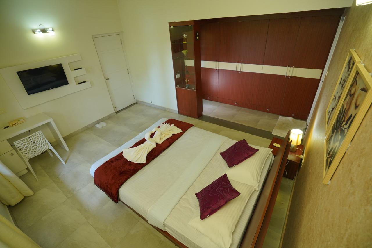 WhatsApp Image 2025-12-10 at 13.36.46 (2)